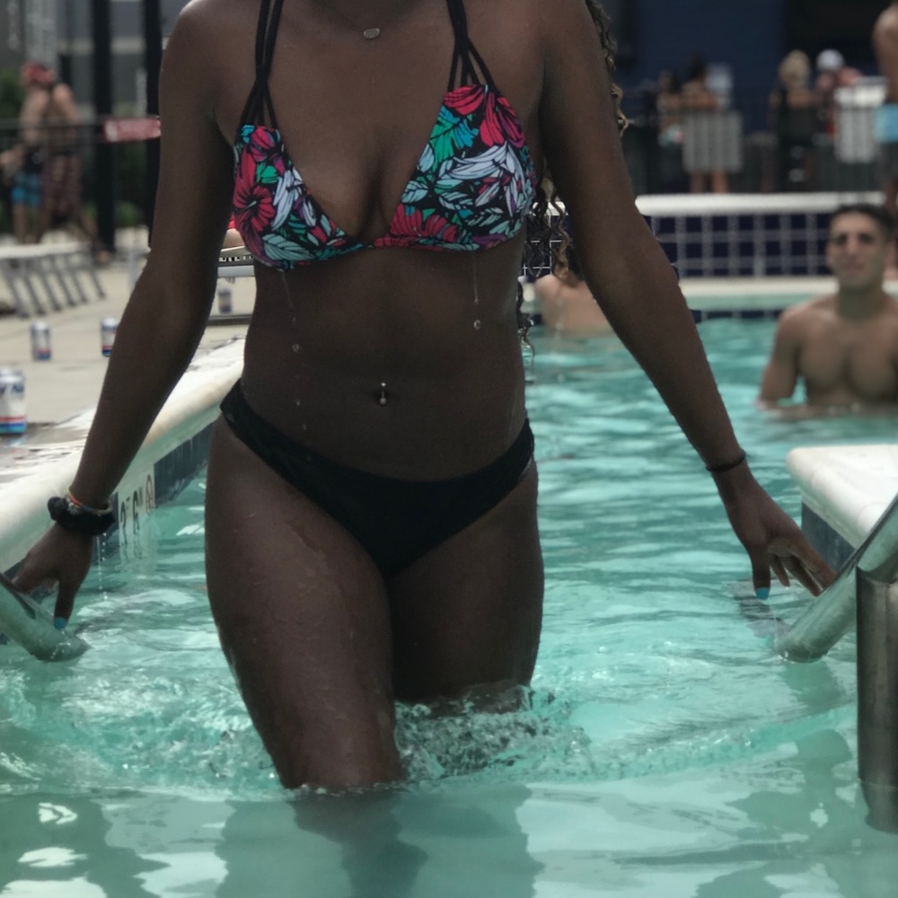 bikini top - Picture 3 of 3